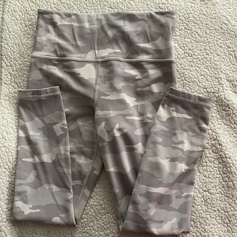 Athleta Elation 7/8 Tights, white camo, size S
